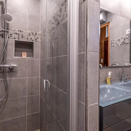 Rustic With Garden In Chalet