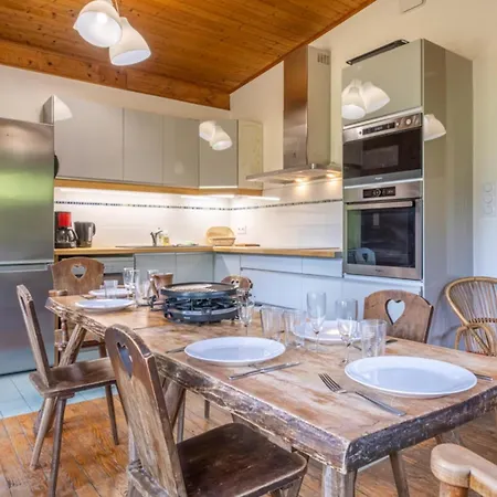 Alpesi faház Rustic With Garden In *